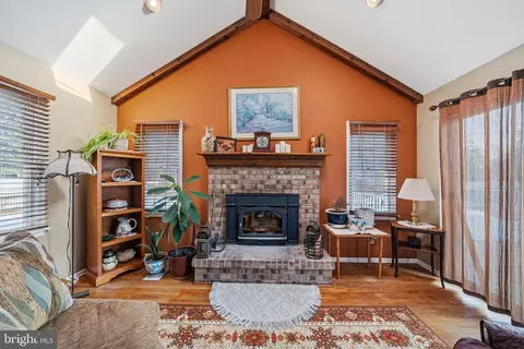 4 Santina Ct, Lawrenceville, NJ 08648