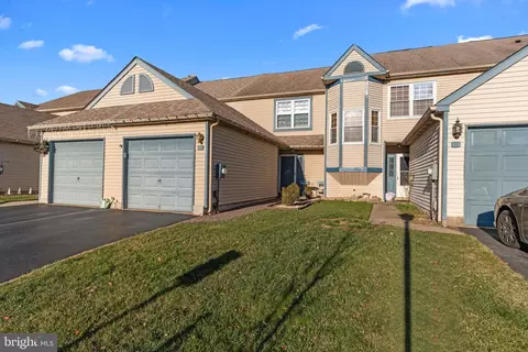 7 Laurel Ct, Hamilton, NJ 08690