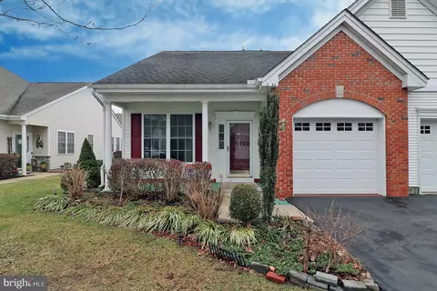 265 Meadowlark Dr, Hamilton, NJ 08690