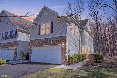 95 Knox Ct, Pennington, NJ 08534
