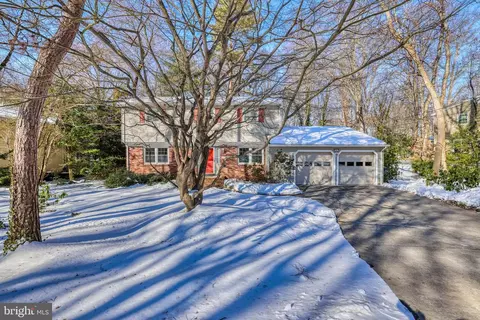 9 Pin Oak Dr, Lawrence Township, NJ 08648