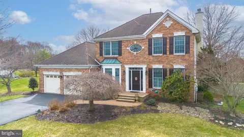 3 Milburne Ln, Robbinsville, NJ 08691