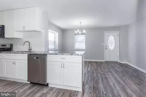 Entry Way - 119 Robbins Ave, Trenton, NJ 08638 photo 5 of 7