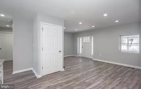 Entry Way - 119 Robbins Ave, Trenton, NJ 08638 photo 1 of 7