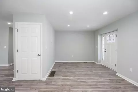 Entry Way - 119 Robbins Ave, Trenton, NJ 08638 photo 2 of 7