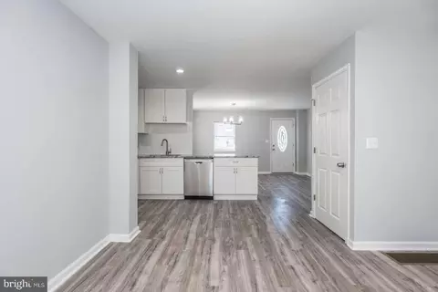 Entry Way - 119 Robbins Ave, Trenton, NJ 08638 photo 3 of 7