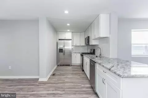 Entry Way - 119 Robbins Ave, Trenton, NJ 08638 photo 4 of 7