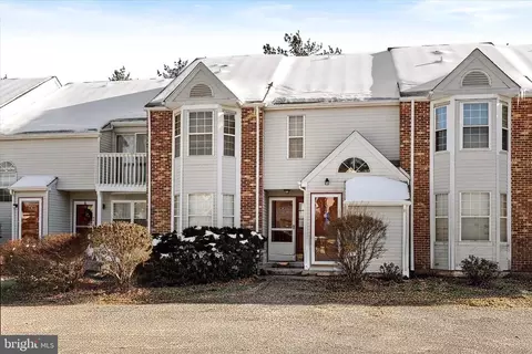 76 Pinewood Dr, Hamilton, NJ 08690