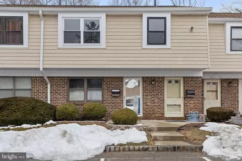 1306 Silver Ct, Hamilton, NJ 08690
