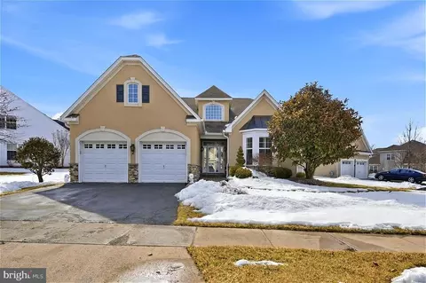 2 Monaco Dr, Hamilton, NJ 08691