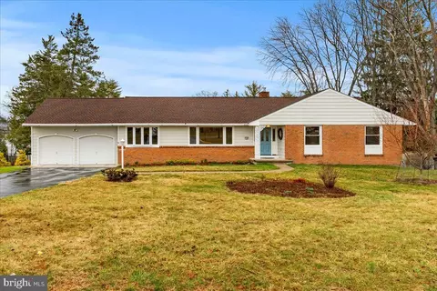 18 Westwood Dr, Ewing, NJ 08628