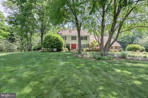 4 Guilford Ct, Princeton Junction, NJ 08550