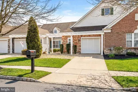 32 Sparrow Dr, Hamilton, NJ 08690