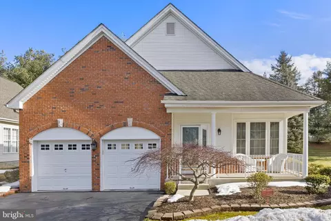 22 Hummingbird Dr, Hamilton, NJ 08690