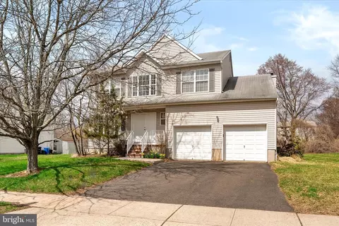 23 Sundew Dr, Ewing Twp, NJ 08560