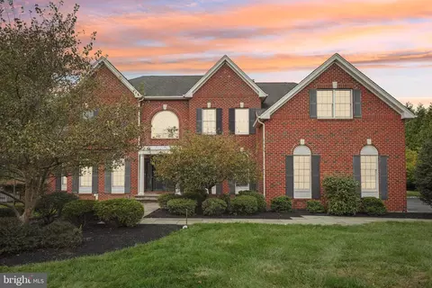 22 Hallett Dr, Pennington, NJ 08534
