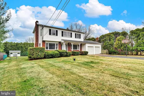 21 Fabrow Dr, Titusville, NJ 08560