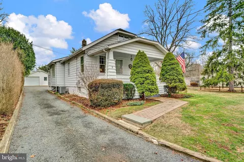 7 Diverty Rd, Pennington, NJ 08534