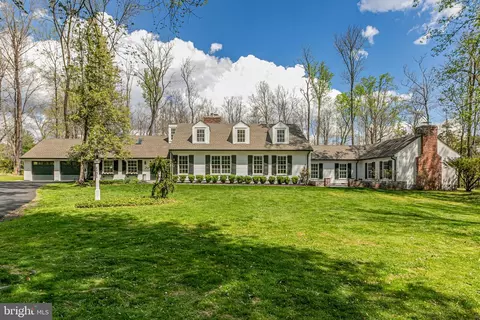 141 Fairway Dr, Princeton, NJ 08540