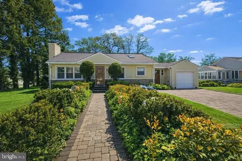 96 Lakedale Dr, Lawrenceville, NJ 08648