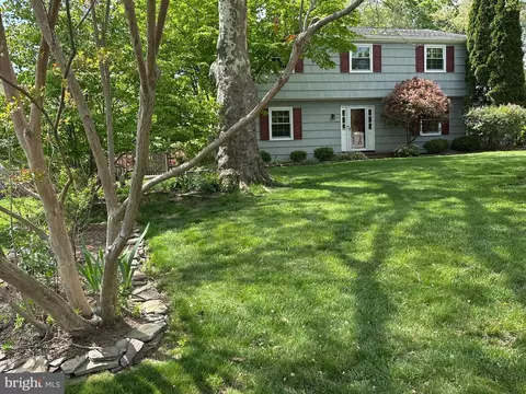 19 Farm Rd, Ewing, NJ 08638