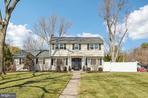 20 Corey Dr, Ewing, NJ 08628