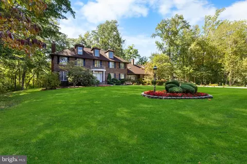 7 Hidden Springs Ln, East Windsor, NJ 08520