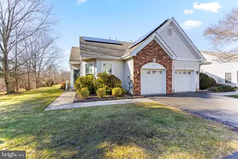 155 Meadowlark Dr, Hamilton, NJ 08690