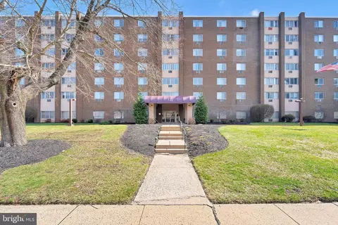 860 Lower Ferry Rd #6 M, Ewing, NJ 08628