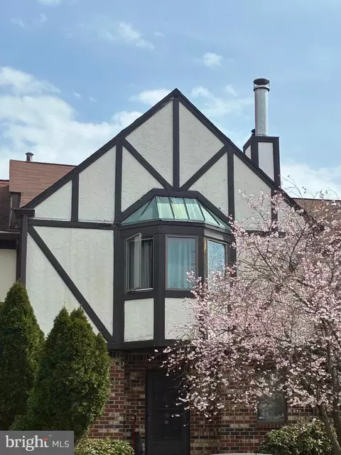 5 Tudor Ct, Ewing, NJ 08628