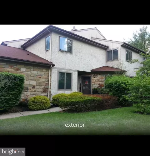 61 Woodmont Dr, Lawrenceville, NJ 08648
