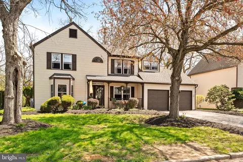 3 Country Ln, Hamilton, NJ 08690
