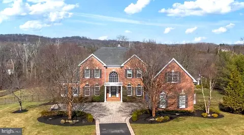9 Hallett Dr, Pennington, NJ 08534