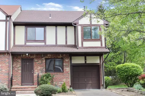 8 Essex Ln, Trenton, NJ 08628
