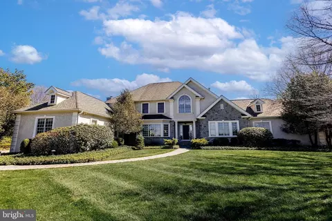 6 Brookside Dr, Titusville, NJ 08560