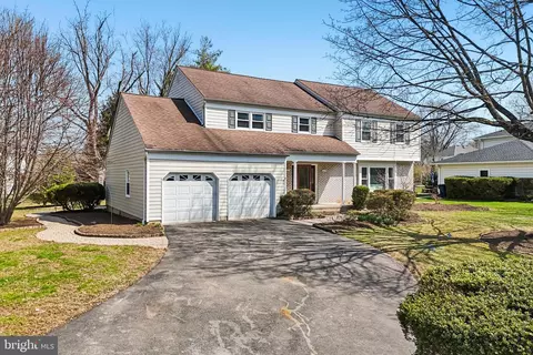 8 Woodbury Ln, Lawrenceville, NJ 08648