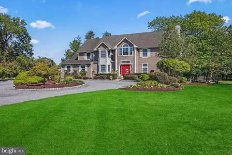 14 Benjamin Trl, Pennington, NJ 08534