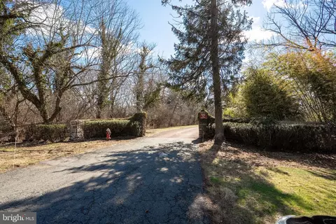 5 Landfall Ln, Princeton, NJ 08540
