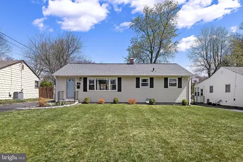 32 Ewingville Rd, Ewing, NJ 08638