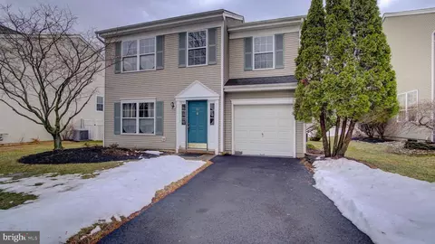 32 Manley Rd, Pennington, NJ 08534
