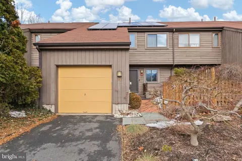 24 Jacob Ct, Ewing, NJ 08628
