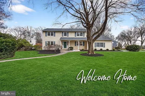 2 Springwood Dr, Princeton Junction, NJ 08550