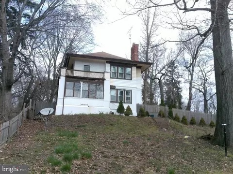 826 Edgewood Ave, Trenton, NJ 08618