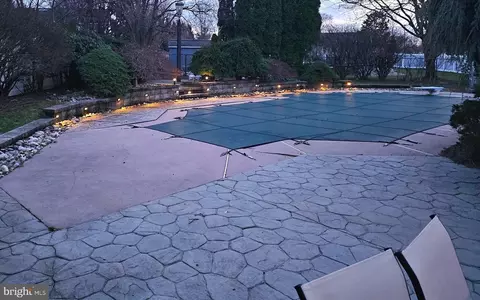 Exterior - 9 Timber Wolf Dr, Hamilton, NJ 08620 photo 8 of 10