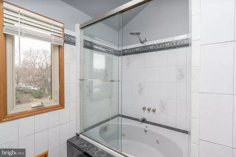 Bath - 9 Timber Wolf Dr, Hamilton, NJ 08620 photo 3 of 3