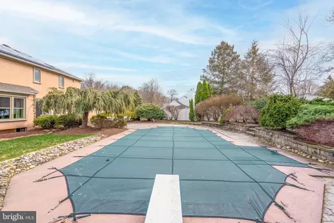 Exterior - 9 Timber Wolf Dr, Hamilton, NJ 08620 photo 6 of 10