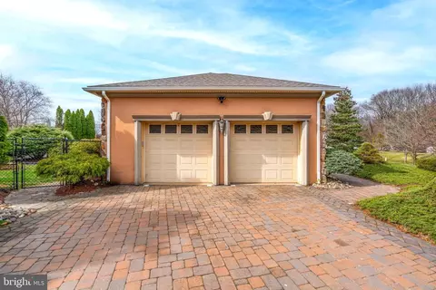 Exterior - 9 Timber Wolf Dr, Hamilton, NJ 08620 photo 2 of 10