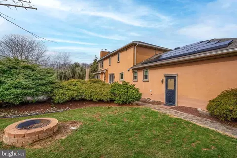 Exterior - 9 Timber Wolf Dr, Hamilton, NJ 08620 photo 3 of 10