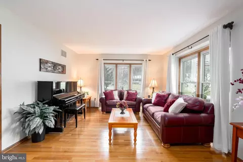 Living - 9 Timber Wolf Dr, Hamilton, NJ 08620 photo 1 of 2