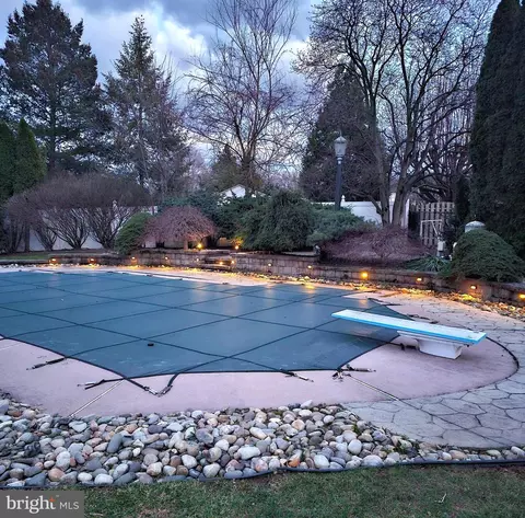 Exterior - 9 Timber Wolf Dr, Hamilton, NJ 08620 photo 7 of 10